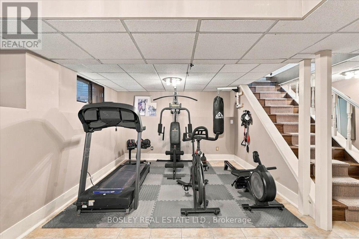 566 ROUGEMOUNT DRIVE - 22