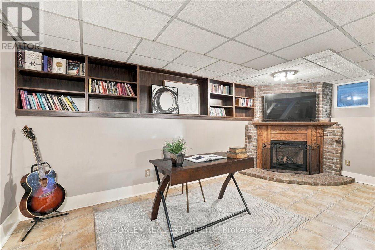 566 ROUGEMOUNT DRIVE - 21