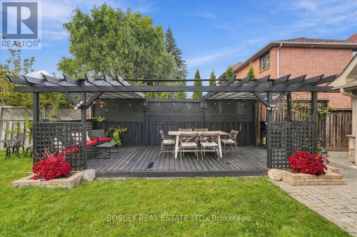 566 ROUGEMOUNT DRIVE - 35