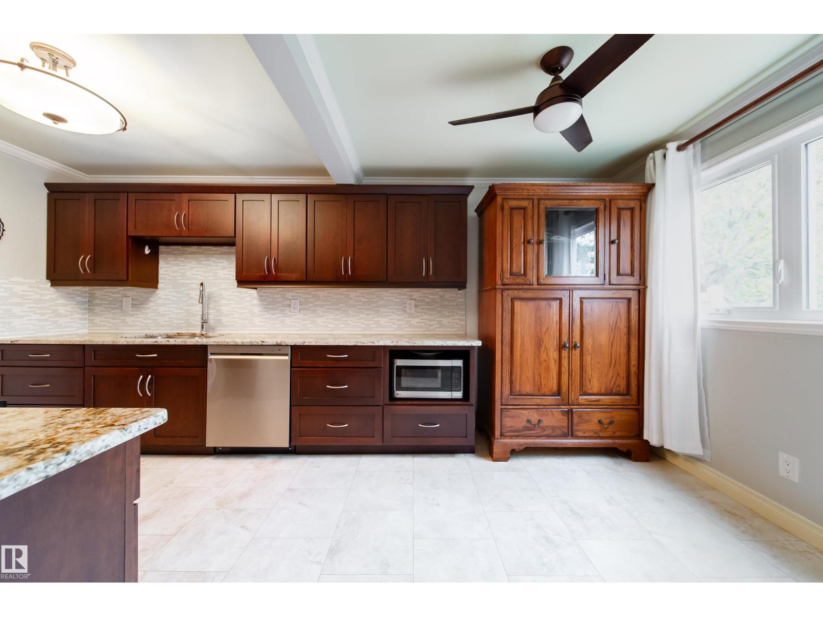 #5 11111 26 AV NW - 12