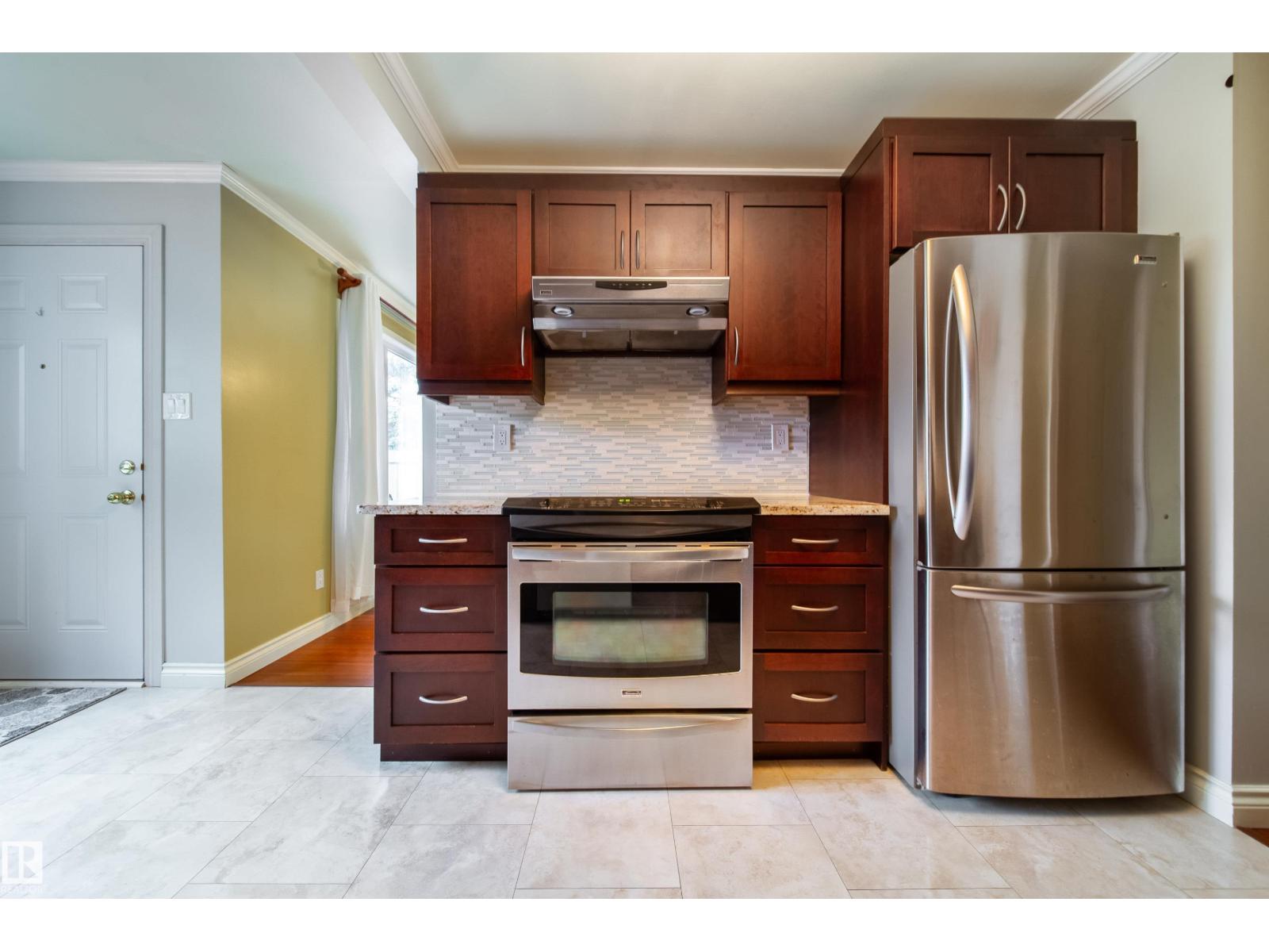 #5 11111 26 AV NW - 16