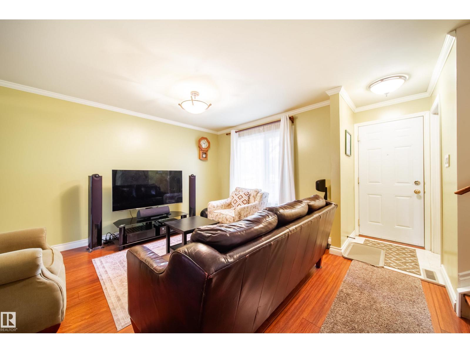 #5 11111 26 AV NW - 4