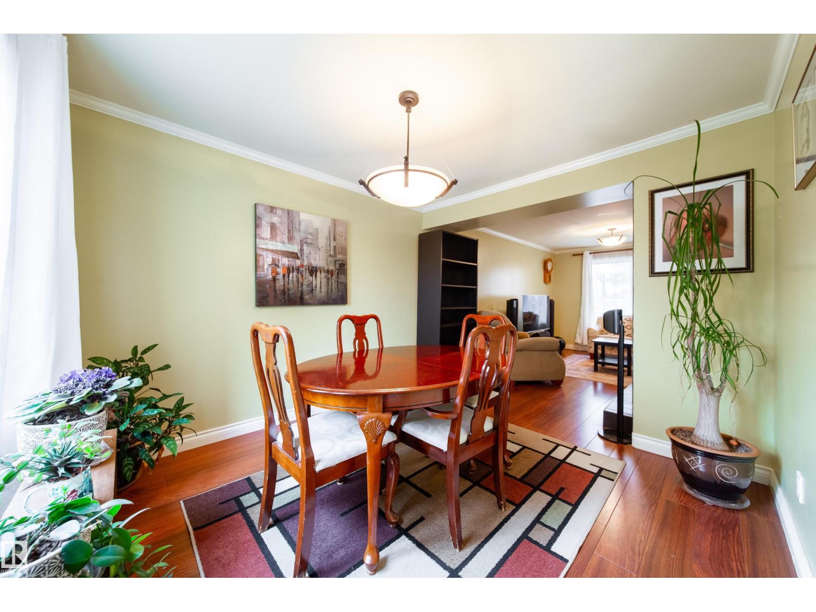 #5 11111 26 AV NW - 9