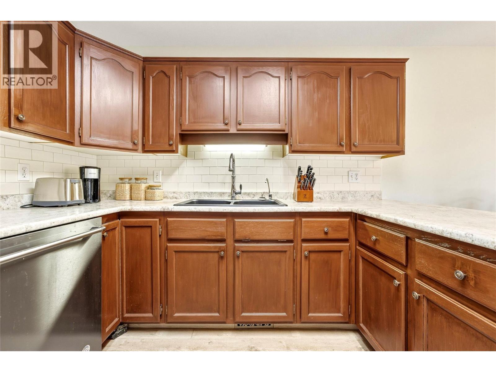 #55 1400 14th Avenue - 10