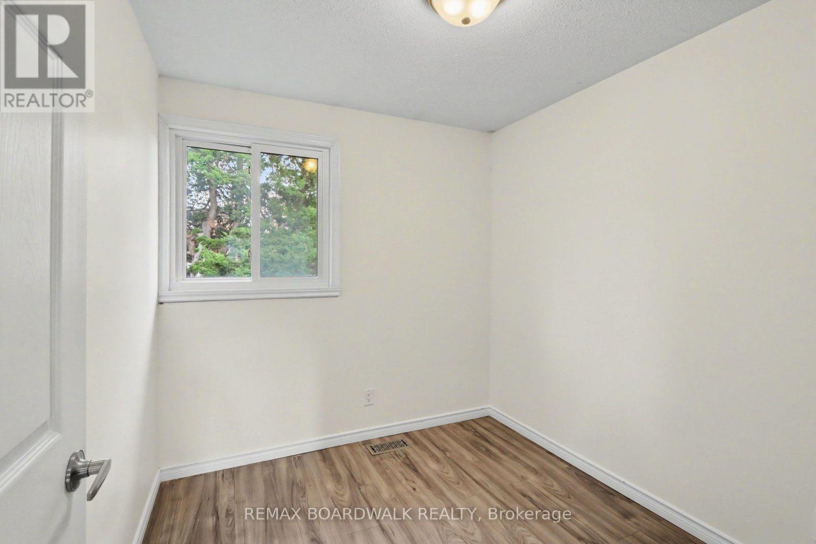 912 B ELMSMERE DRIVE, Ottawa — photo 11