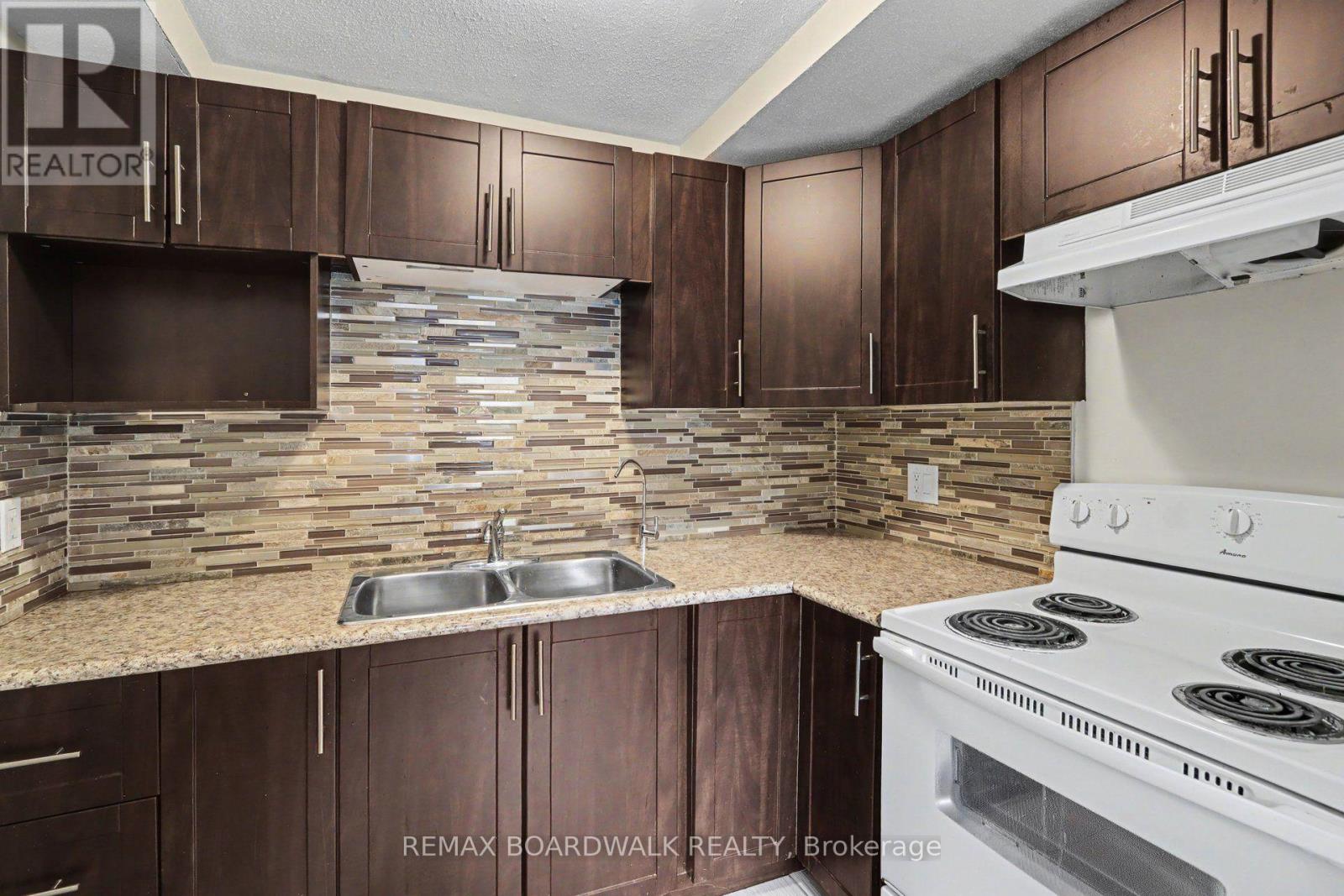 912 B ELMSMERE DRIVE, Ottawa — photo 3