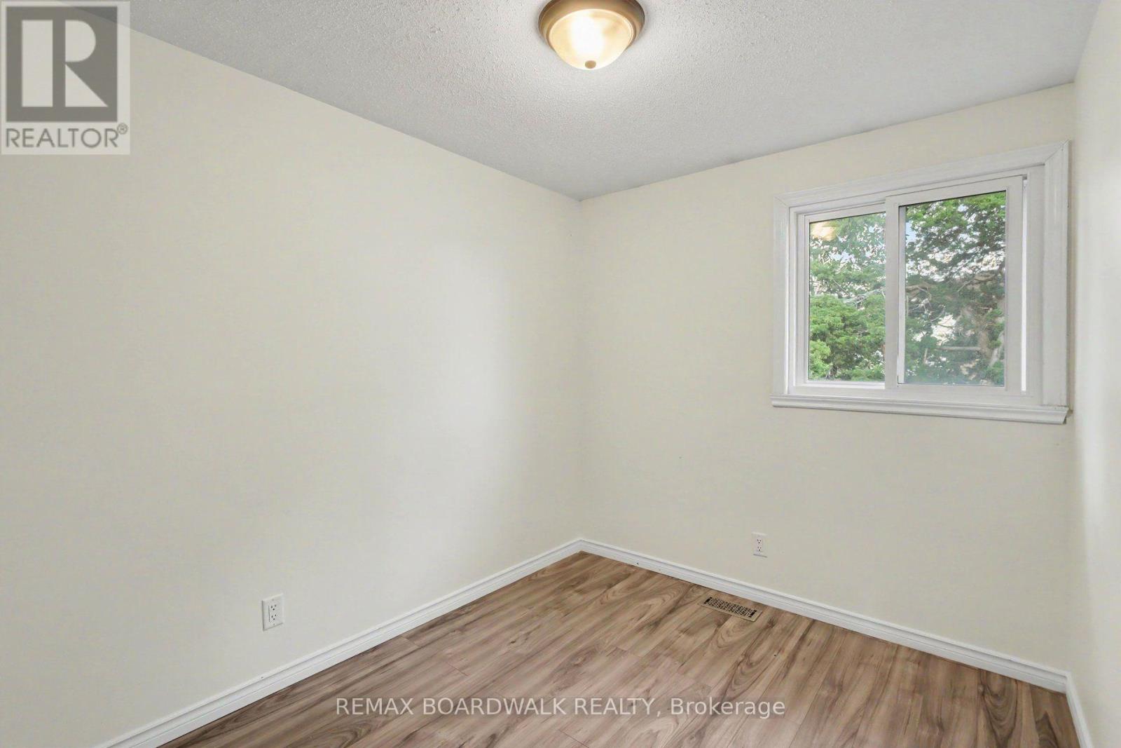 912 B ELMSMERE DRIVE, Ottawa — photo 9