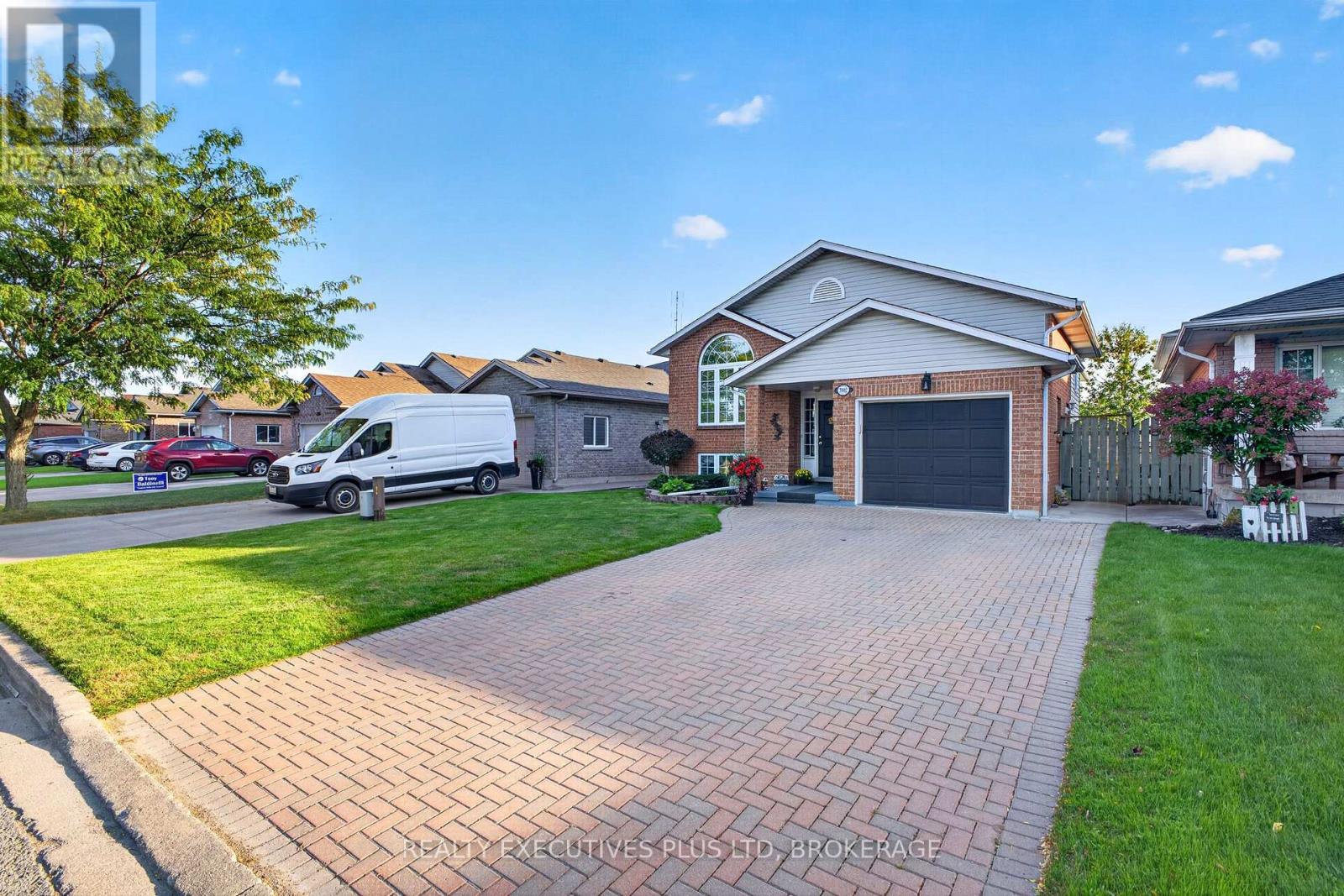 7802 SABINE DRIVE, Niagara Falls (Ascot)