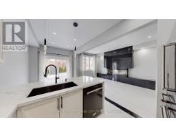 642 Sweetwater Crescent, Newmarket, ON L3X0H5 Photo 13