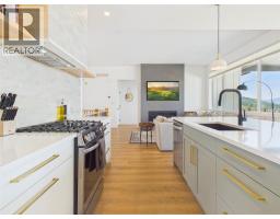 Full ensuite bathroom - 1081 Antler Drive, Penticton, BC V2A0C9 Photo 13