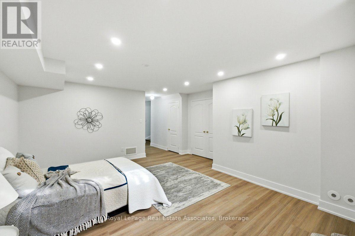 #16 3975 EGLINTON AVENUE W - Image 32