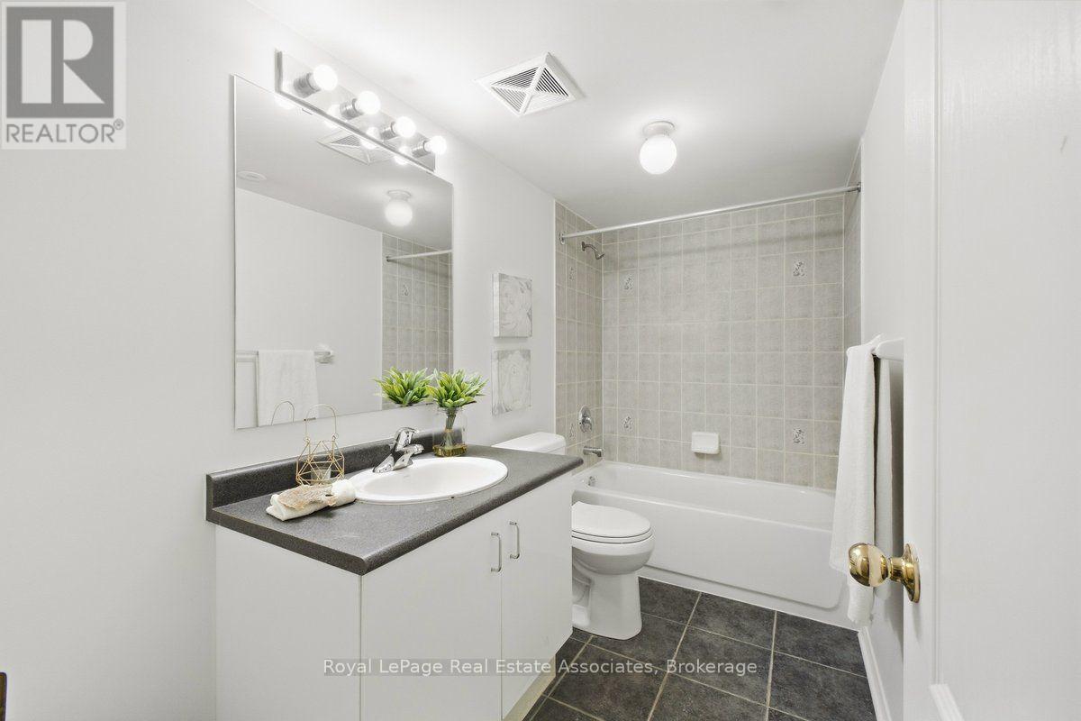 #16 3975 EGLINTON AVENUE W - Image 34