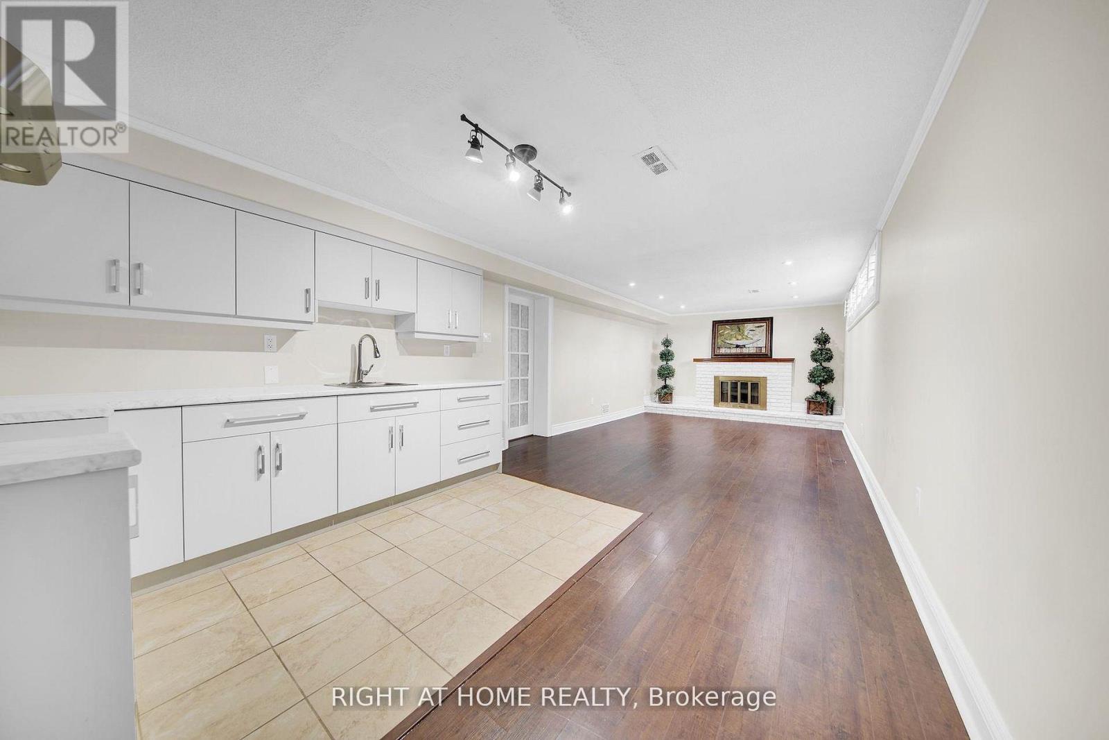 BASEMENT - 19 WALL AVENUE, Toronto (Humberlea-Pelmo Park) — photo 2