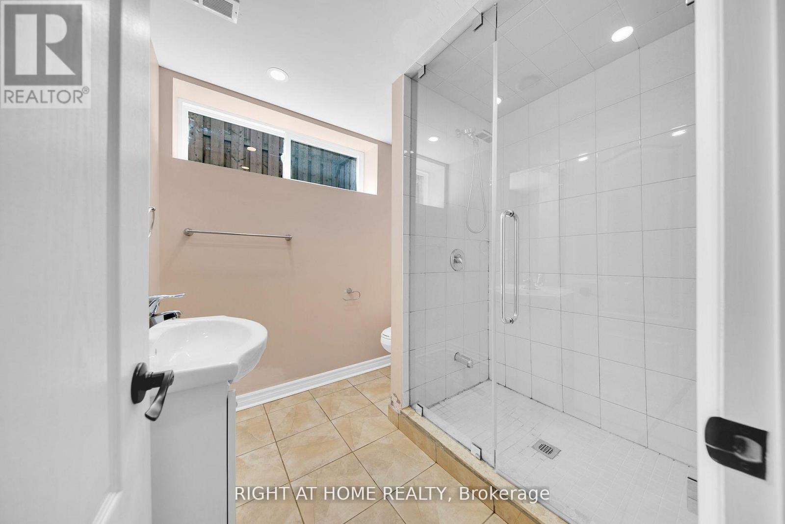 BASEMENT - 19 WALL AVENUE, Toronto (Humberlea-Pelmo Park) — photo 4