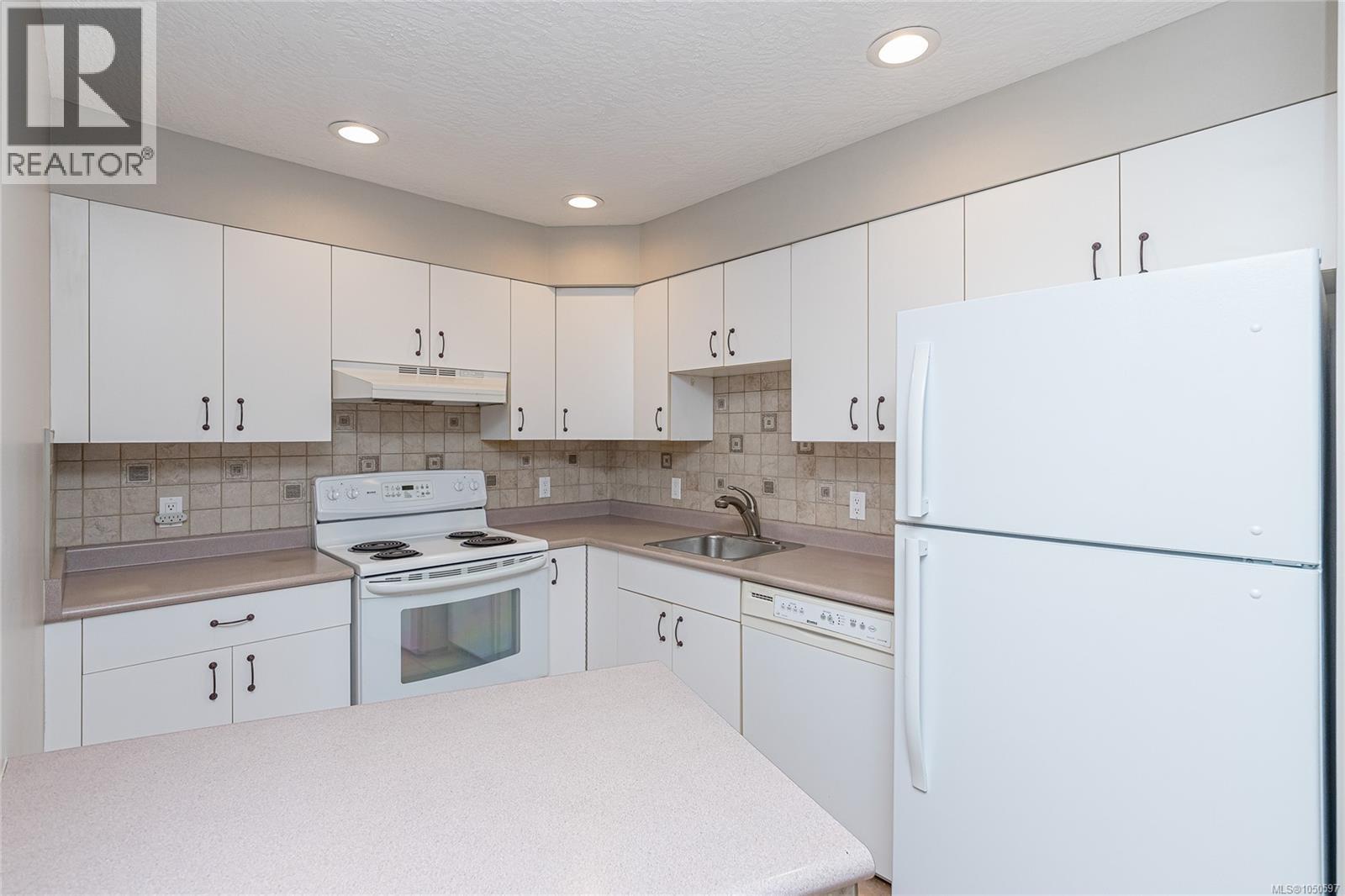 #204 300 Bundock Ave - 7