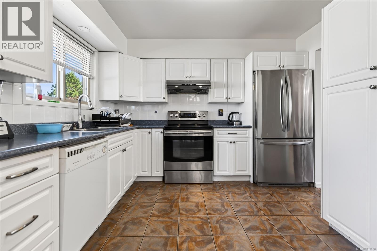 1083 26th St - 16