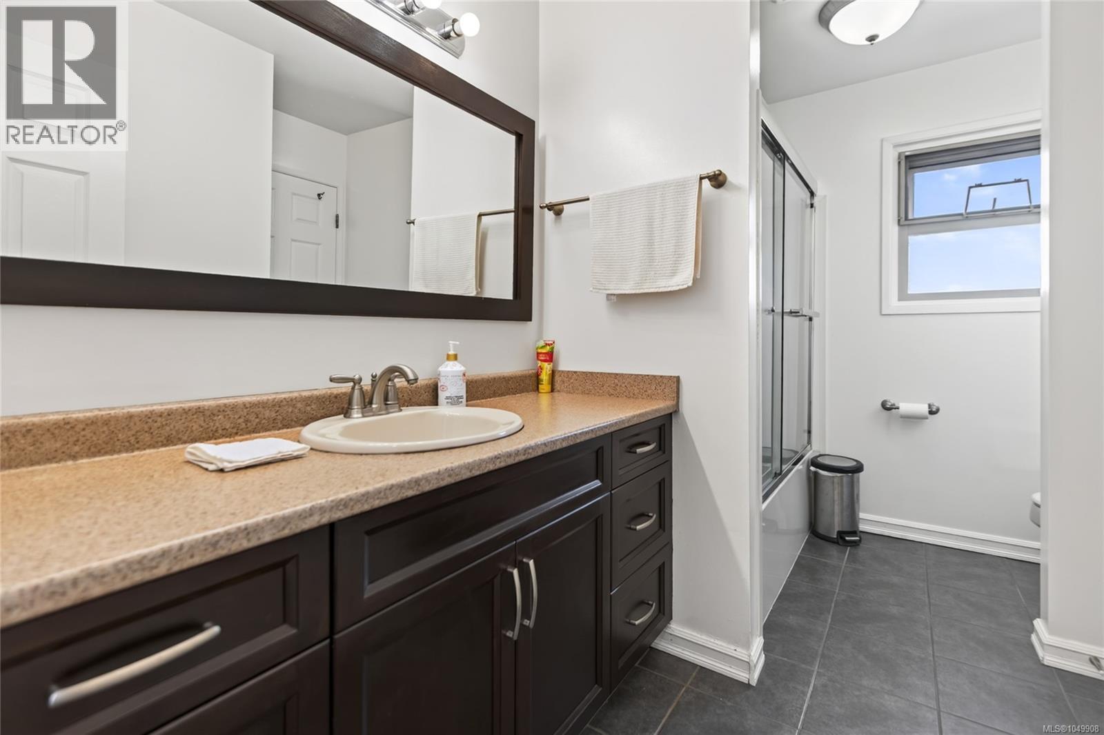 1083 26th St - Image 25