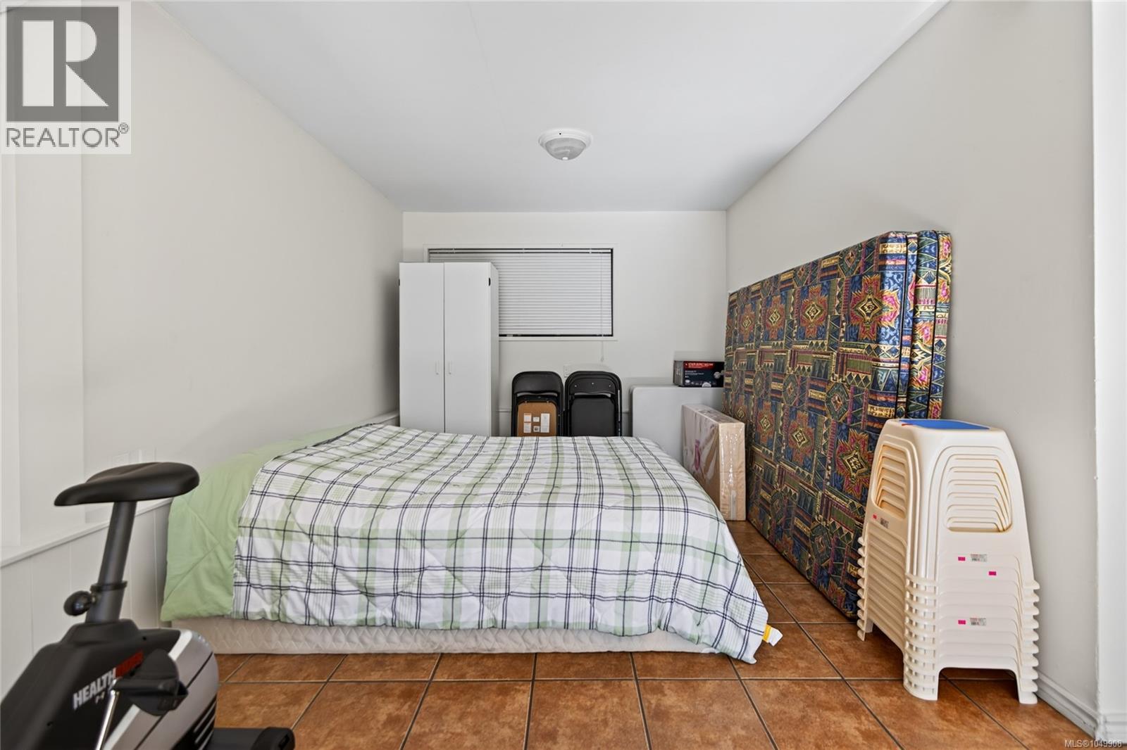 1083 26th St - Image 36