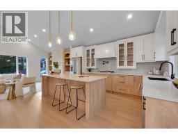 2pc Bathroom - 3375 Breton Close Nw, Calgary, AB T2L1X3 Photo 15