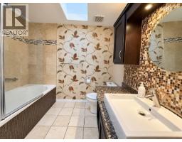 Living room - 4305 Westview Drive, Vernon, BC V1T9B2 Photo 15