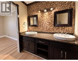 Foyer - 4305 Westview Drive, Vernon, BC V1T9B2 Photo 8