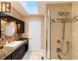 Primary Bedroom - 4305 Westview Drive, Vernon, BC V1T9B2 Photo 14