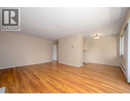 302 1345 Chesterfield Avenue, North Vancouver, BC V7M2N1 Photo 6