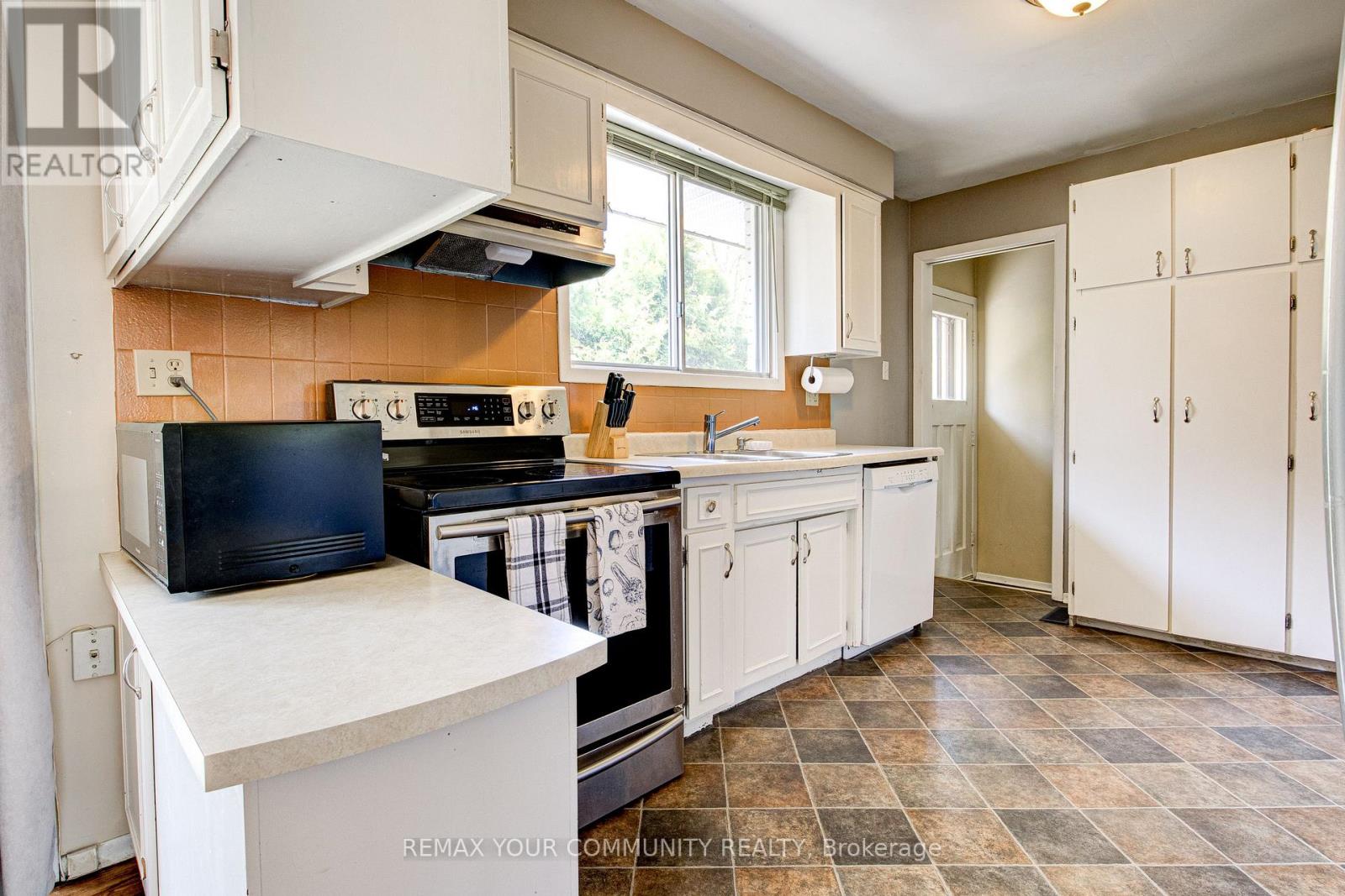 557 GLEN MANOR BOULEVARD, Waterloo — photo 11