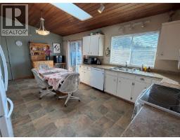 Living room - 5400 Entwhistle Dr, Nanaimo, BC V9V1H2 Photo 12