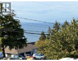 Dining nook - 5400 Entwhistle Dr, Nanaimo, BC V9V1H2 Photo 14