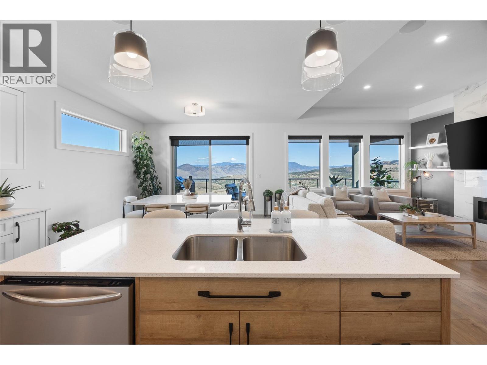 464 Edinburgh Boulevard - Image 19