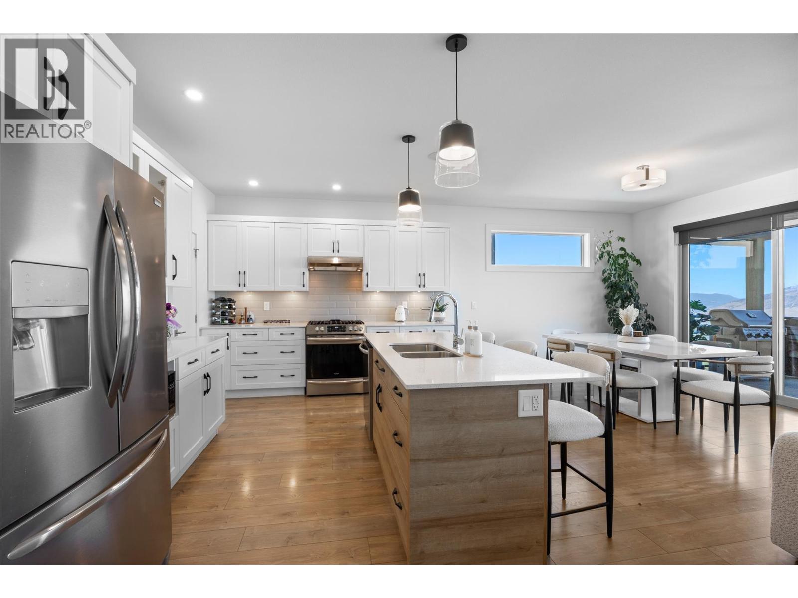 464 Edinburgh Boulevard - 2
