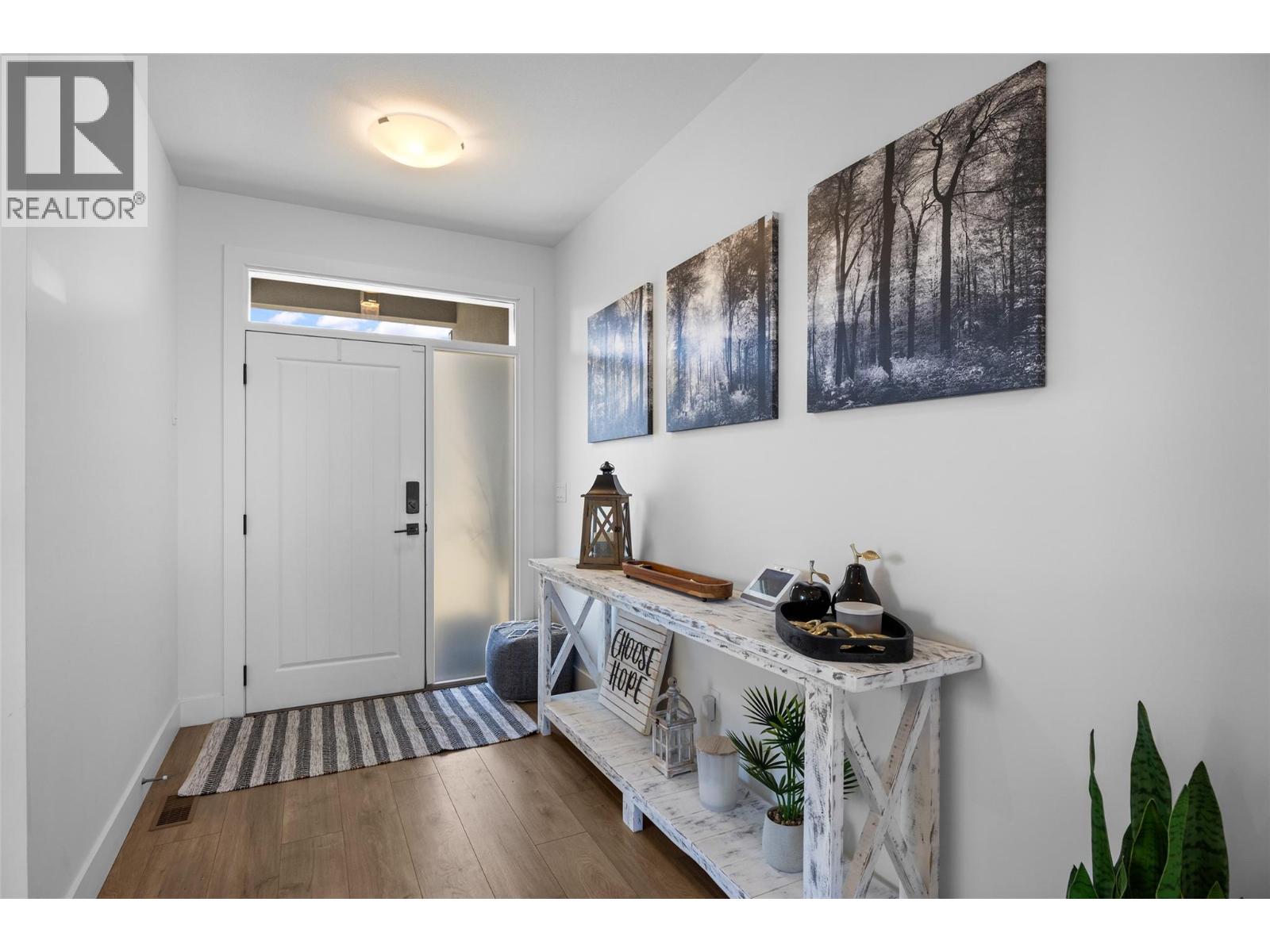 464 Edinburgh Boulevard - Image 9