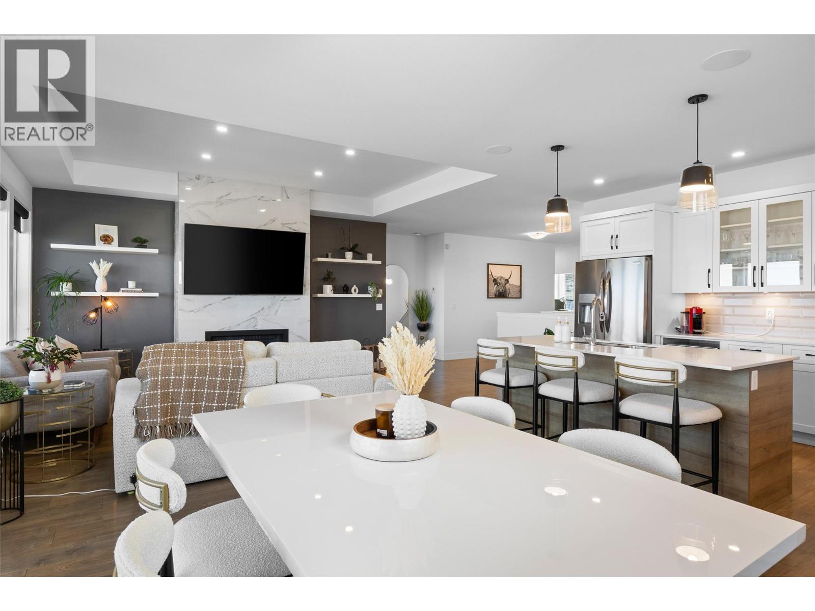 464 Edinburgh Boulevard - Image 4