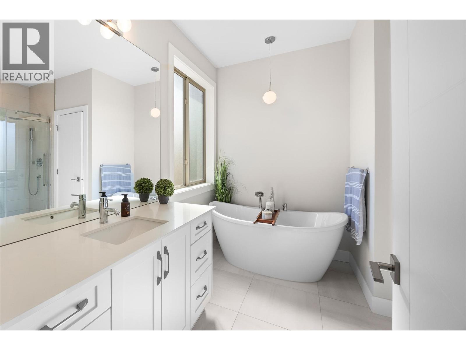 464 Edinburgh Boulevard - Image 28