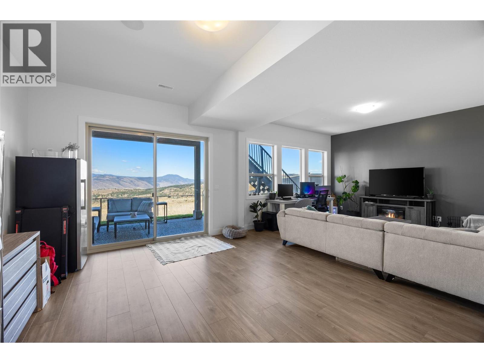 464 Edinburgh Boulevard - 37