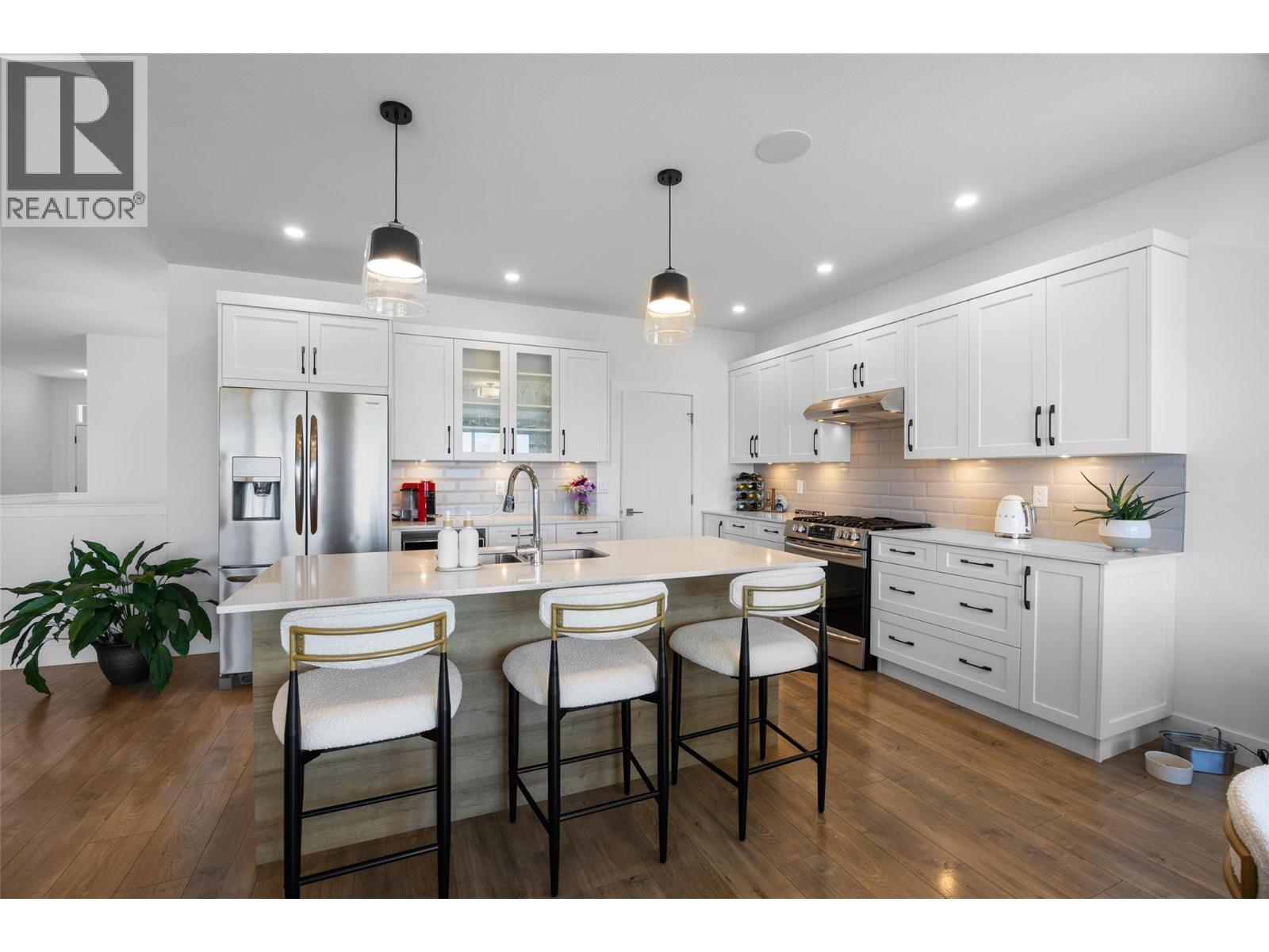 464 Edinburgh Boulevard - 3