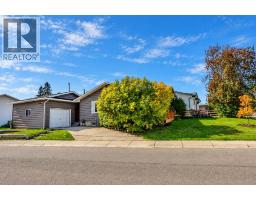 4pc Bathroom - 500 Queen Charlotte Road Se, Calgary, AB T2J4H7 Photo 6