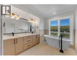 Primary Bedroom - 2121 Mackay Road Nw, Calgary, AB T3B1C9 Photo 18