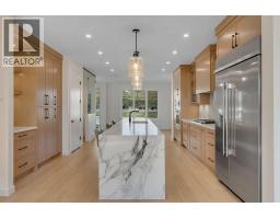 4pc Bathroom - 2121 Mackay Road Nw, Calgary, AB T3B1C9 Photo 8