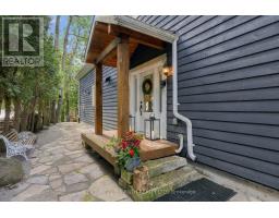 Primary Bedroom - 19 Stanley Avenue, Oro Medonte, ON L0L2X0 Photo 9