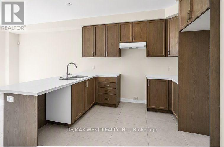 43 ED EWERT AVENUE, Clarington (Newcastle) — photo 3