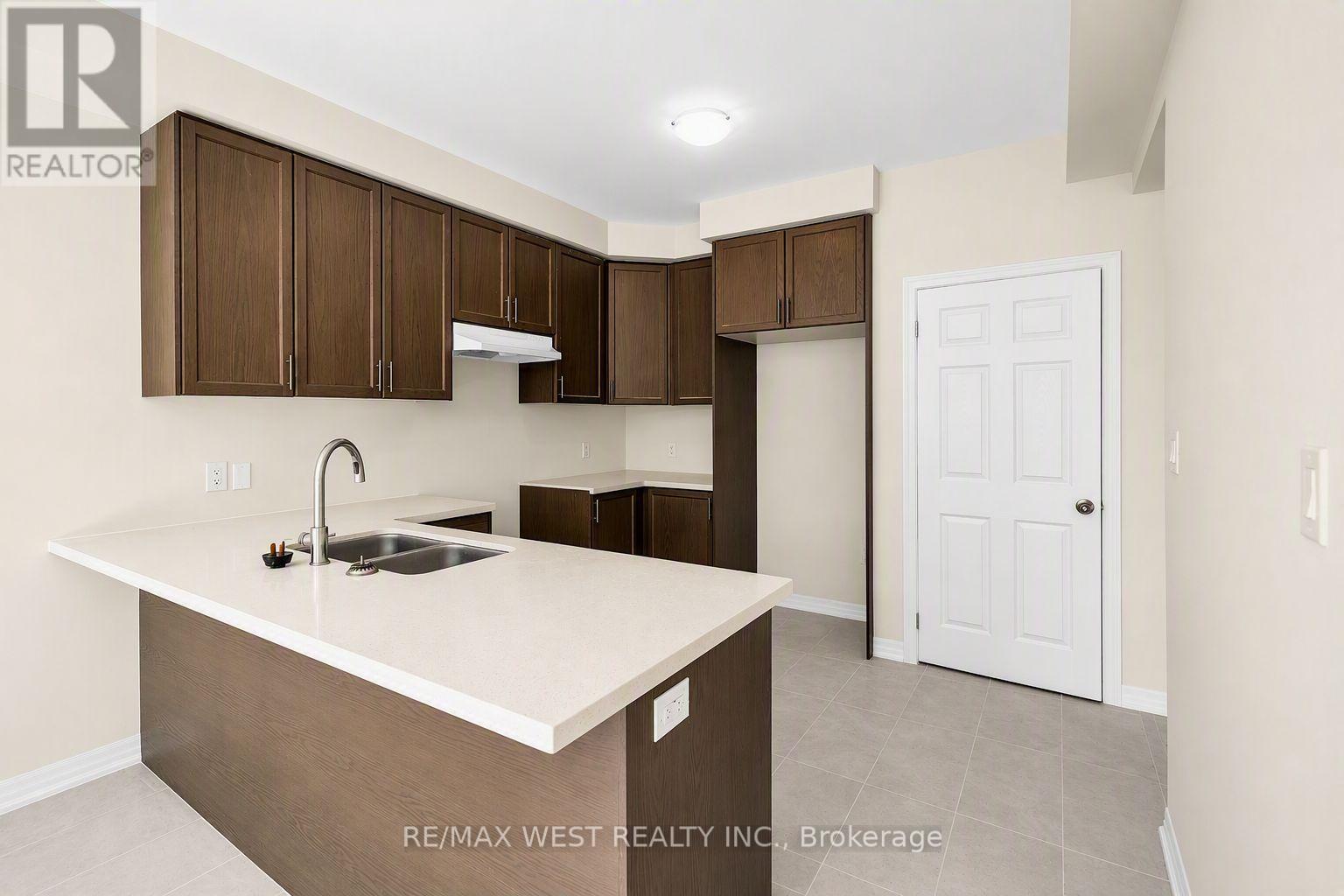 43 ED EWERT AVENUE, Clarington (Newcastle) — photo 4