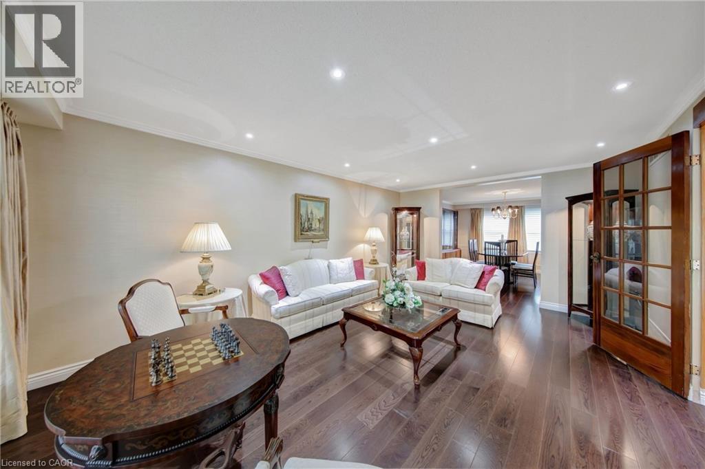2284 MANSFIELD Drive, Burlington — photo 10