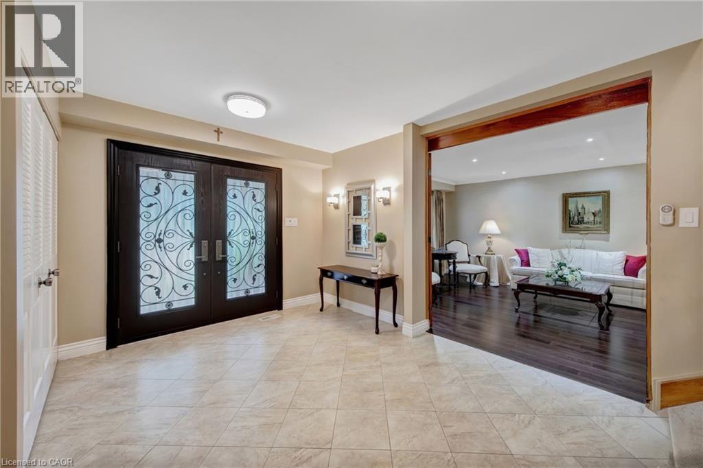 2284 MANSFIELD Drive, Burlington — photo 4