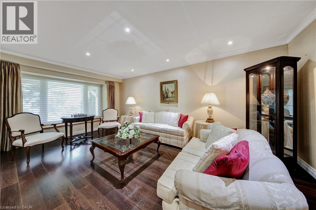 2284 MANSFIELD Drive, Burlington — photo 9