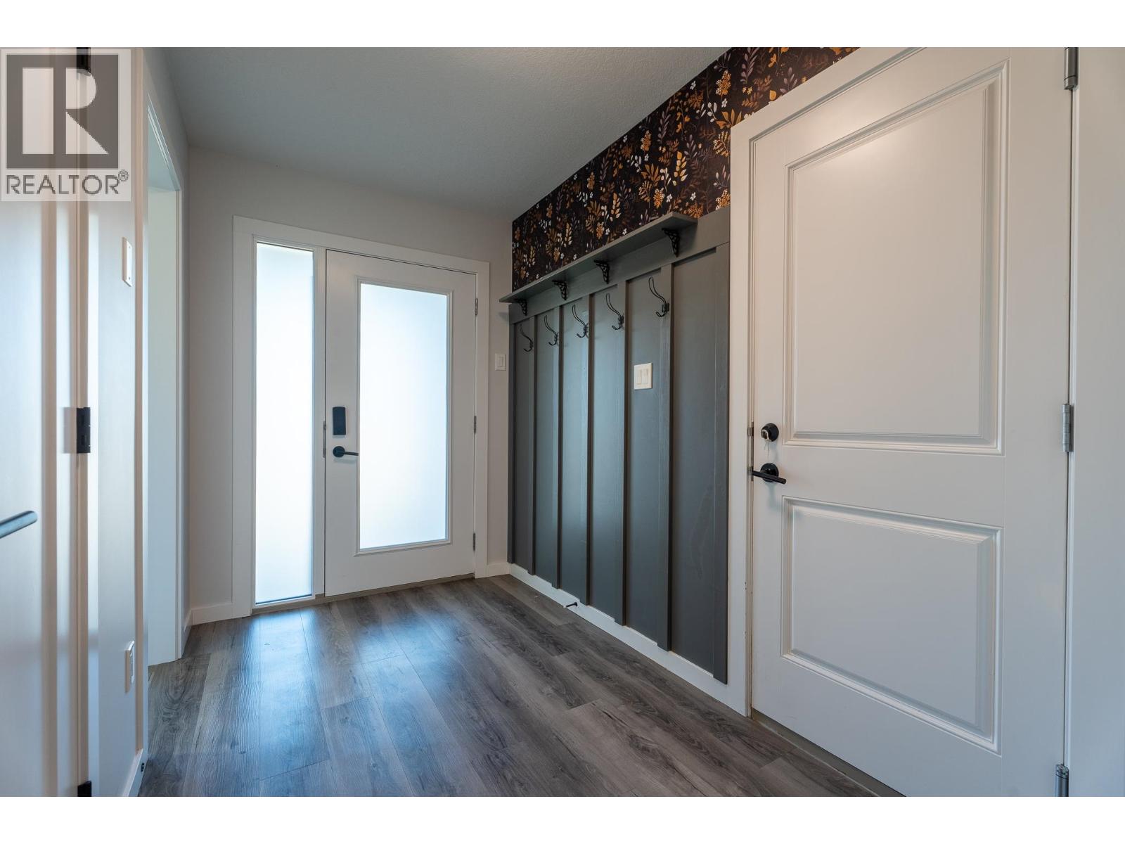 5590 WOODVALEY DRIVE - 19