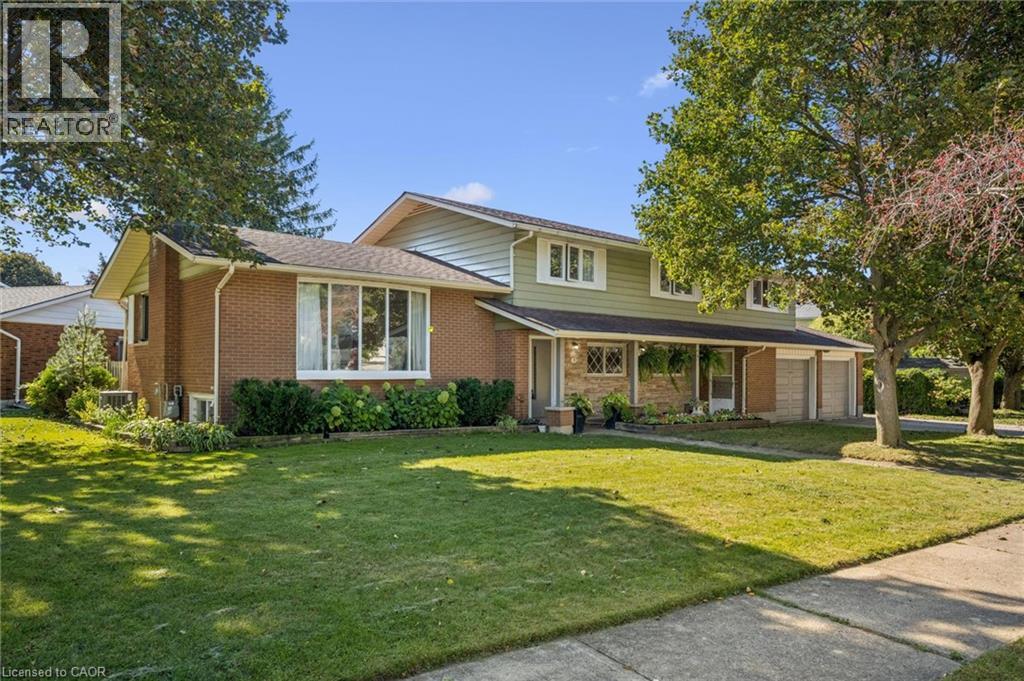 19 CHRISTINE Crescent, Kitchener — photo 2