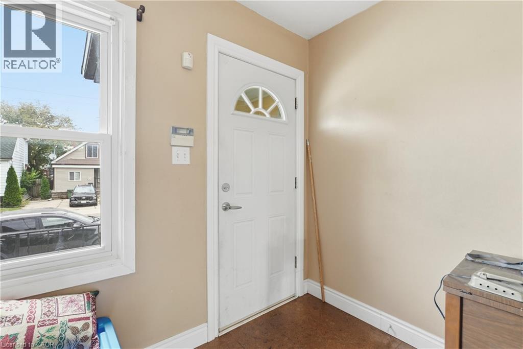 524 ROXBOROUGH Avenue - 2