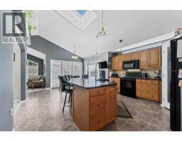 Bedroom - 6 Cottonwood Court Sw, Medicine Hat, AB T1B4R5 Photo 6